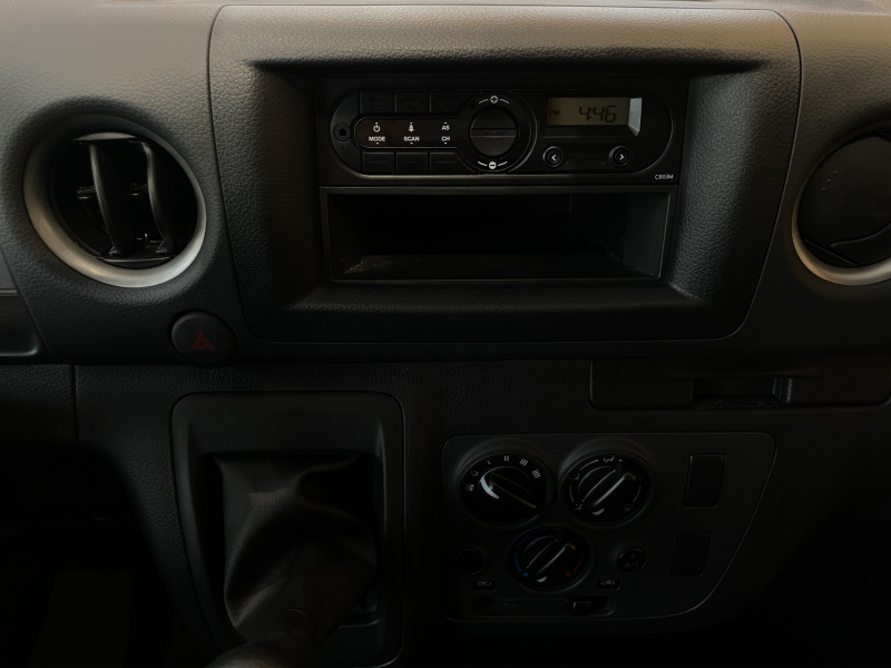 Nissan Comerciales Urvan Panel 4 pts. Amplia, TM5, a/ac. 2024